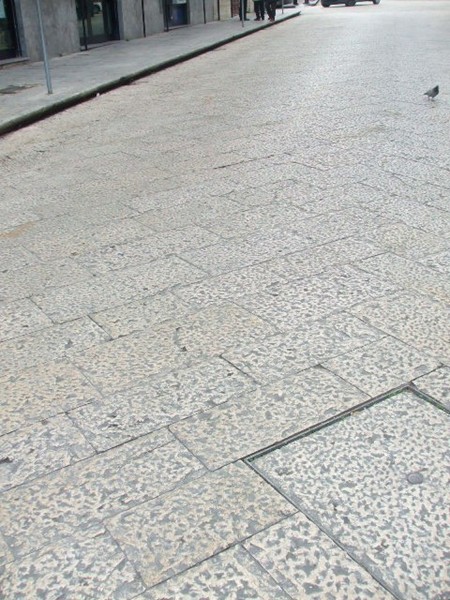 pavimentazione con basole spicconate