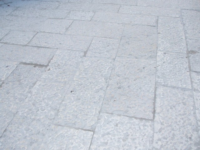 pavimentazione con basole spicconate